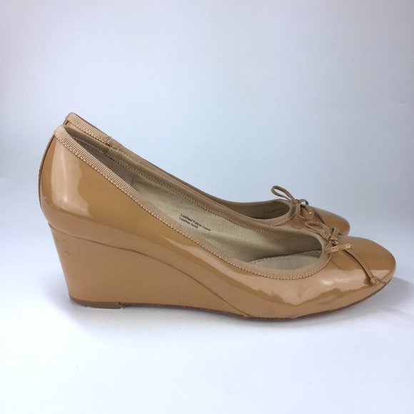 SAKS FIFTH AVENUE Wedge Pumps in Natural Camel Beige - Picture 5 of 9